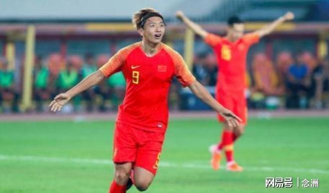 FIFA主席主动与38岁前国脚合影：我特别希望中国男足能进世界杯